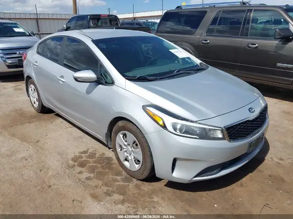 3KPFK4A76HE039007 2017 KIA FORTE - Image 1