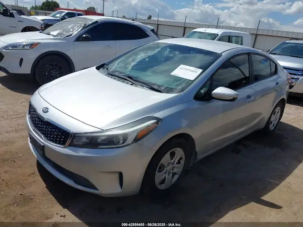 3KPFK4A76HE039007 2017 KIA FORTE - Image 2