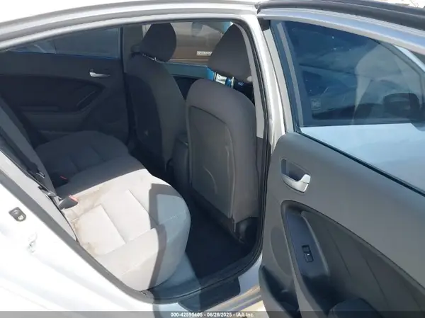 3KPFK4A76HE039007 2017 KIA FORTE - Image 8