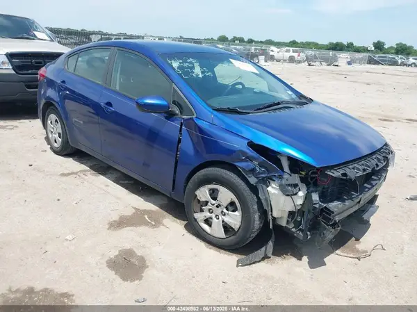 3KPFK4A76HE039542 2017 KIA FORTE - Image 1