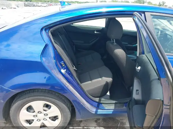 3KPFK4A76HE039542 2017 KIA FORTE - Image 8