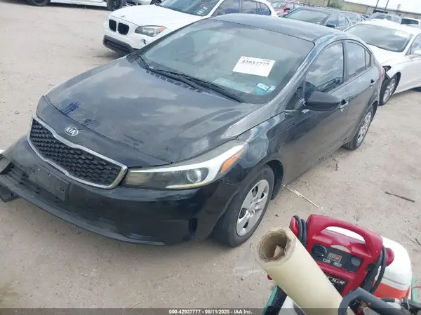 3KPFK4A76HE039587 2017 KIA FORTE - Image 2