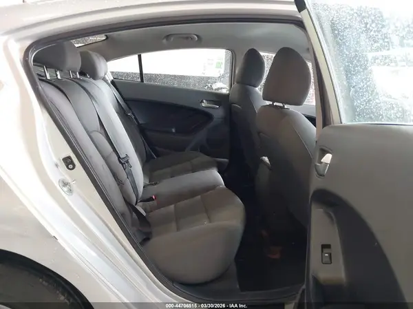 3KPFK4A76HE039623 2017 KIA FORTE - Image 8