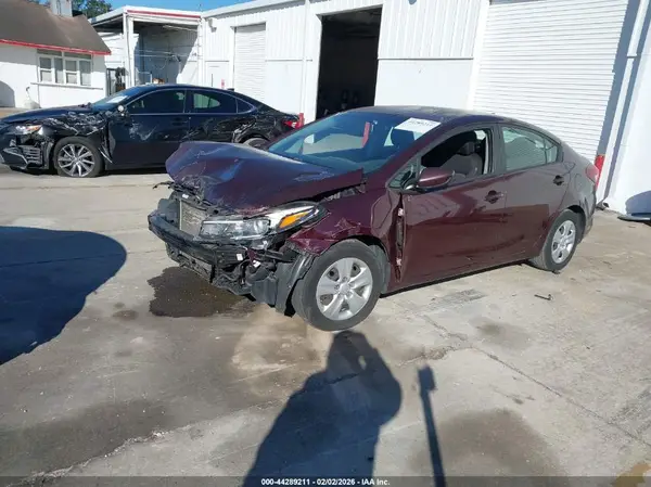 3KPFK4A76HE040075 2017 KIA FORTE - Image 2