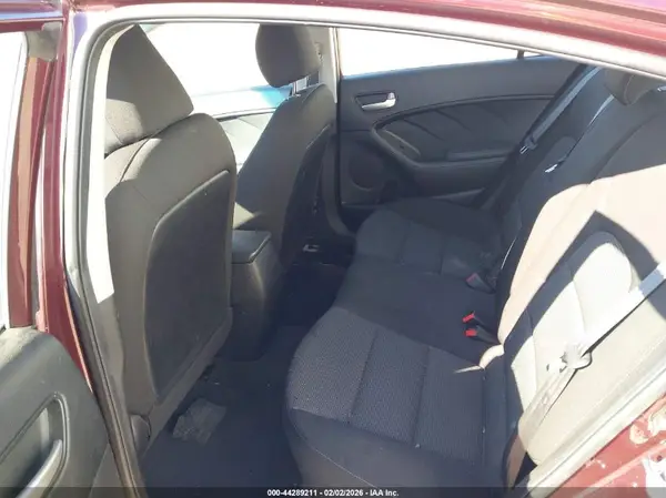 3KPFK4A76HE040075 2017 KIA FORTE - Image 8