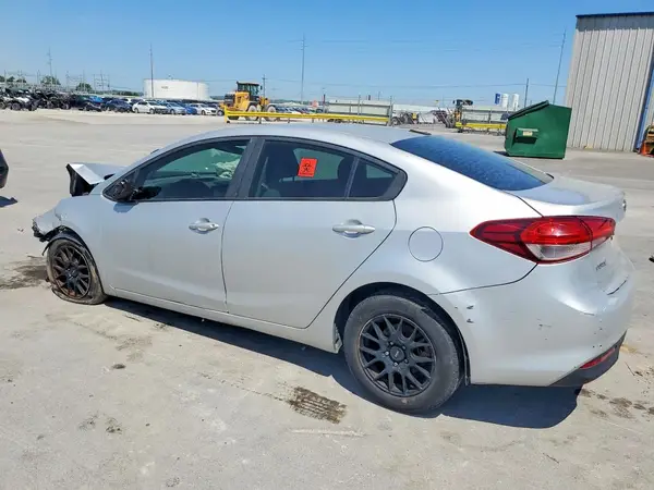 3KPFK4A76HE040125 2017 KIA FORTE - Image 2