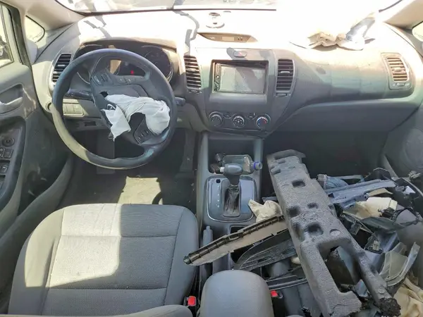 3KPFK4A76HE040125 2017 KIA FORTE - Image 8