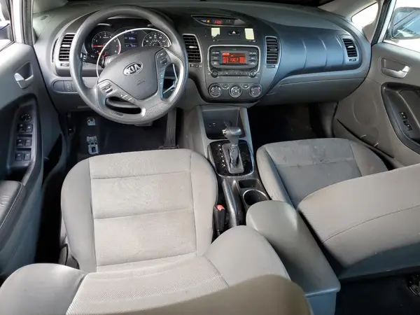 3KPFK4A76HE040139 2017 KIA FORTE - Image 8
