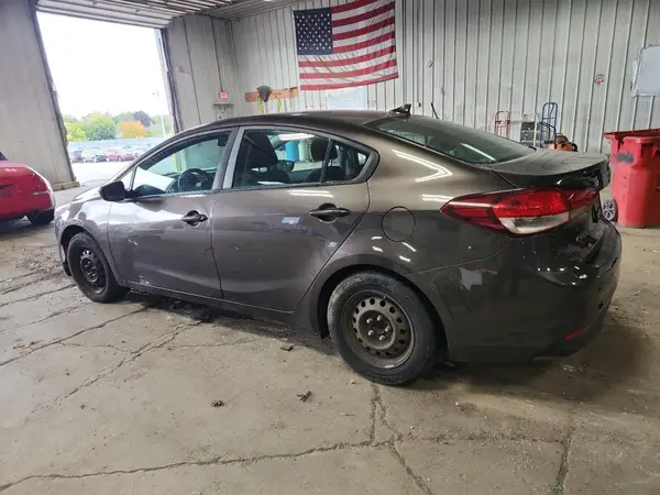 3KPFK4A76HE041095 2017 KIA FORTE - Image 2