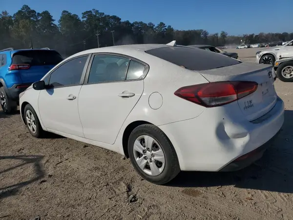 3KPFK4A76HE042831 2017 KIA FORTE - Image 2