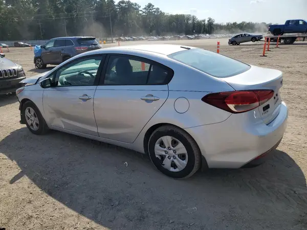 3KPFK4A76HE042957 2017 KIA FORTE - Image 2