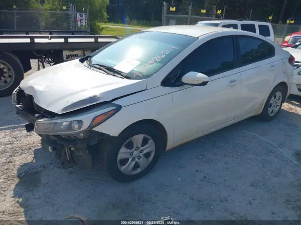 3KPFK4A76HE043087 2017 KIA FORTE - Image 2