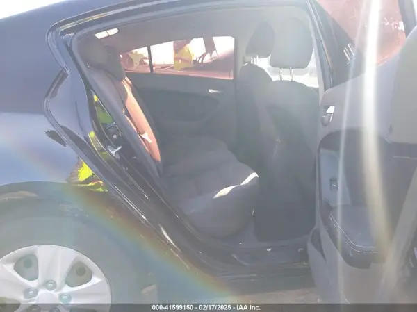 3KPFK4A76HE044305 2017 KIA FORTE - Image 8