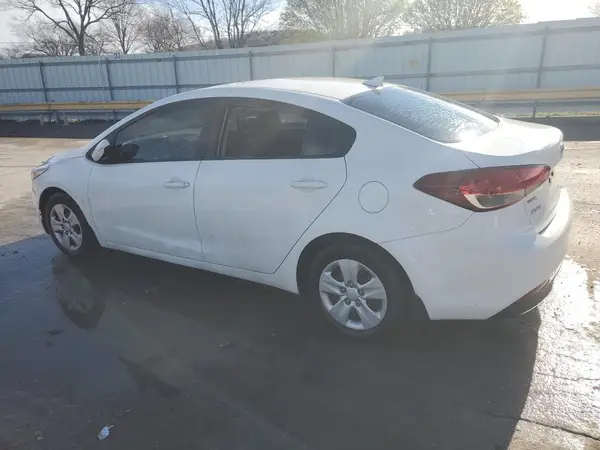 3KPFK4A76HE044482 2017 KIA FORTE - Image 2