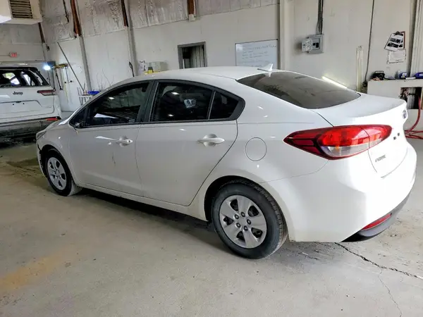 3KPFK4A76HE046037 2017 KIA FORTE - Image 2