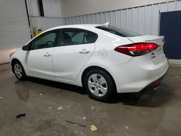 3KPFK4A76HE046992 2017 KIA FORTE - Image 2