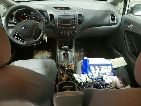 3KPFK4A76HE046992 2017 KIA FORTE - Image 8