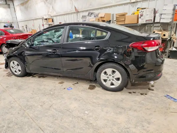 3KPFK4A76HE047172 2017 KIA FORTE - Image 2