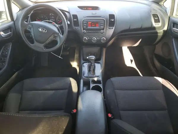 3KPFK4A76HE049391 2017 KIA FORTE - Image 8