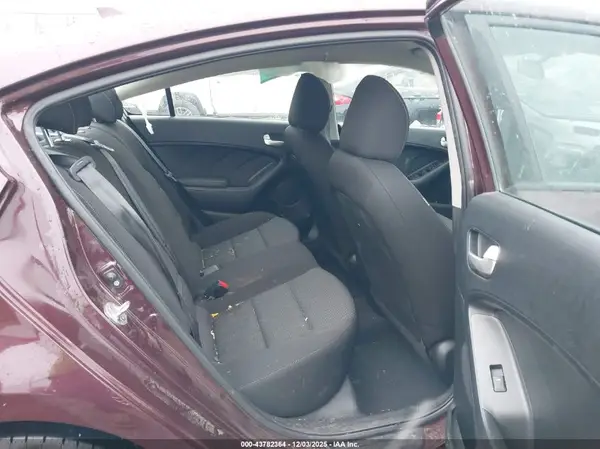 3KPFK4A76HE049827 2017 KIA FORTE - Image 8