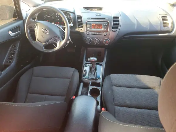3KPFK4A76HE050220 2017 KIA FORTE - Image 8