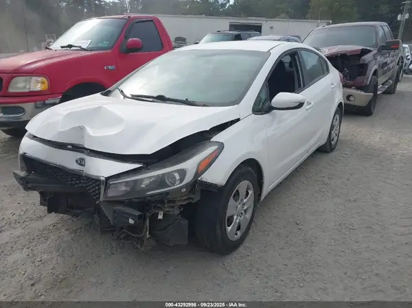 3KPFK4A76HE050850 2017 KIA FORTE - Image 2