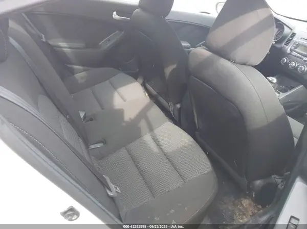 3KPFK4A76HE050850 2017 KIA FORTE - Image 8