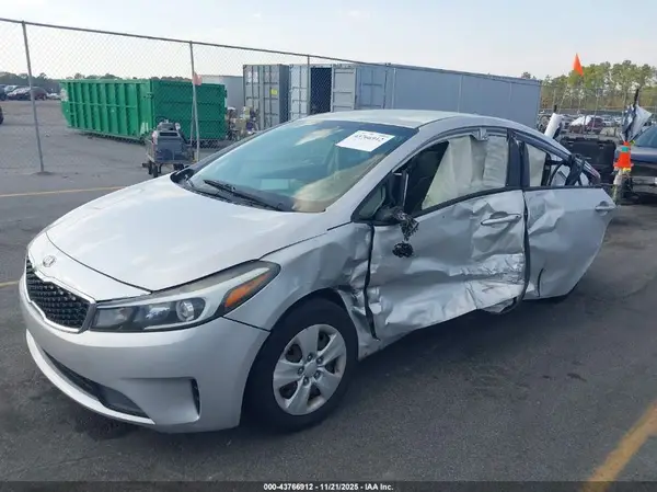 3KPFK4A76HE053537 2017 KIA FORTE - Image 2