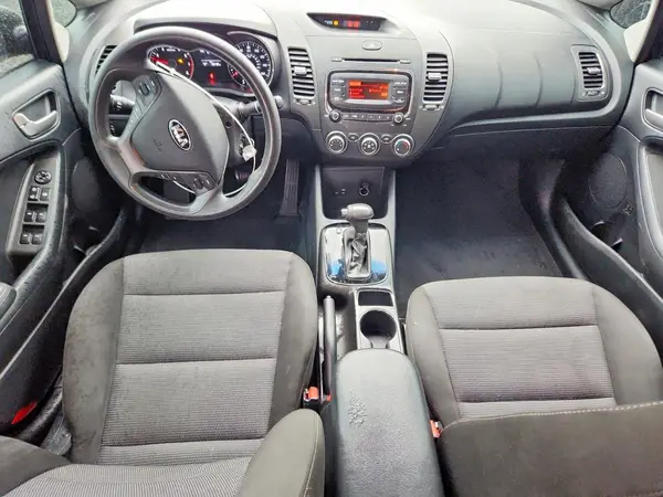 3KPFK4A76HE053635 2017 KIA FORTE - Image 8