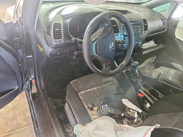 3KPFK4A76HE054655 2017 KIA FORTE - Image 8