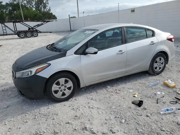 3KPFK4A76HE056986 2017 KIA FORTE - Image 1