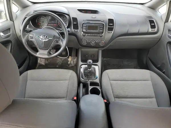 3KPFK4A76HE056986 2017 KIA FORTE - Image 8