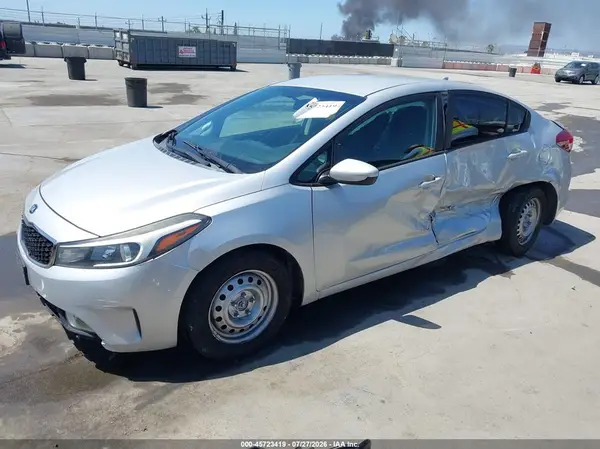 3KPFK4A76HE057538 2017 KIA FORTE - Image 2