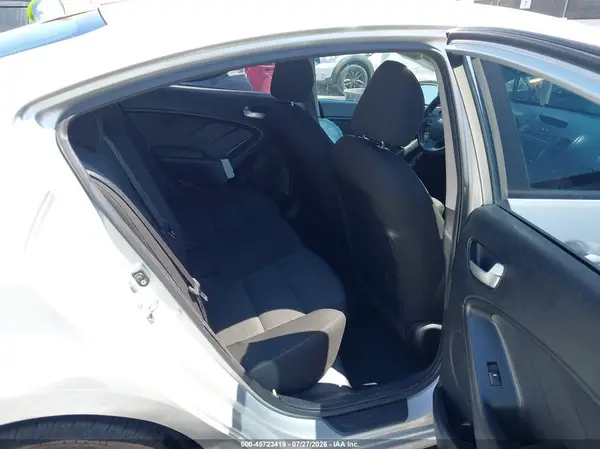3KPFK4A76HE057538 2017 KIA FORTE - Image 8