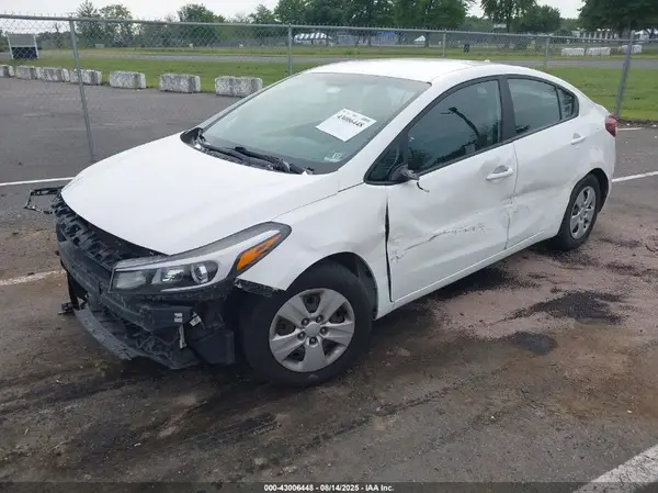 3KPFK4A76HE057961 2017 KIA FORTE - Image 2