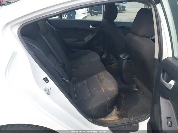 3KPFK4A76HE057961 2017 KIA FORTE - Image 8