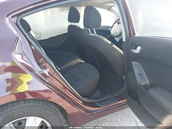 3KPFK4A76HE058978 2017 KIA FORTE - Image 8