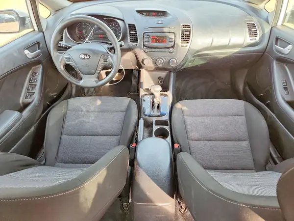 3KPFK4A76HE059600 2017 KIA FORTE - Image 8