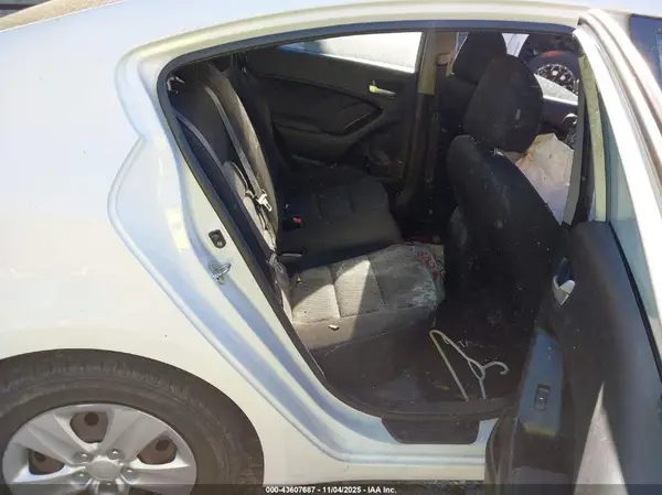 3KPFK4A76HE063288 2017 KIA FORTE - Image 8