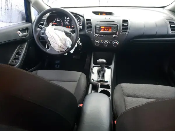 3KPFK4A76HE063744 2017 KIA FORTE - Image 8