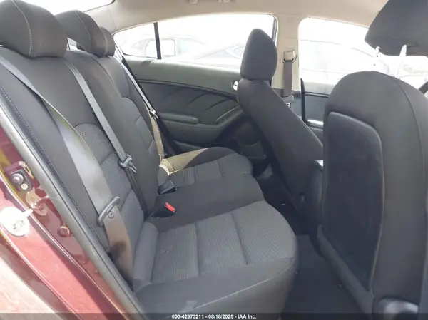 3KPFK4A76HE063792 2017 KIA FORTE - Image 8