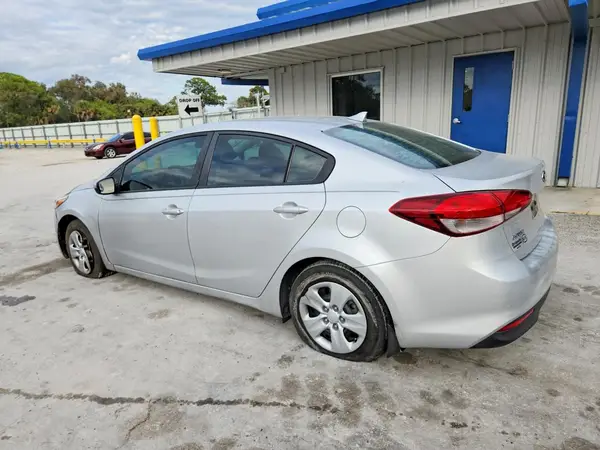 3KPFK4A76HE063811 2017 KIA FORTE - Image 2