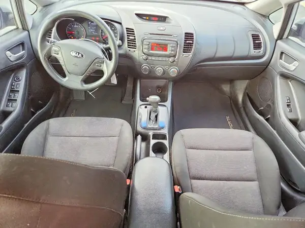 3KPFK4A76HE063811 2017 KIA FORTE - Image 8