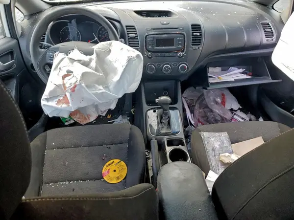 3KPFK4A76HE064165 2017 KIA FORTE - Image 8