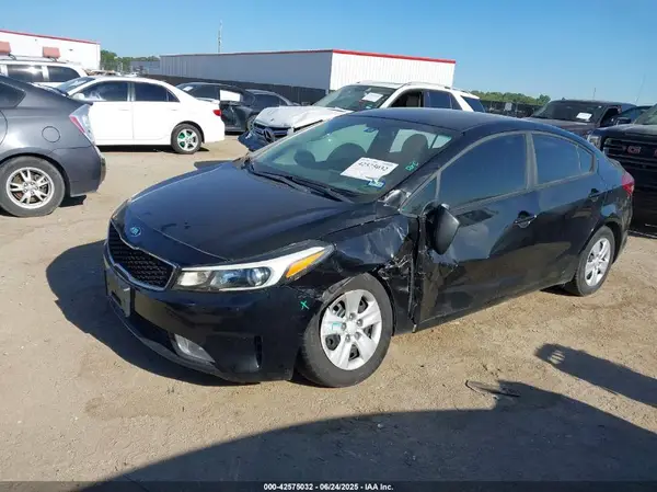 3KPFK4A76HE064523 2017 KIA FORTE - Image 2
