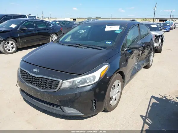 3KPFK4A76HE065266 2017 KIA FORTE - Image 2