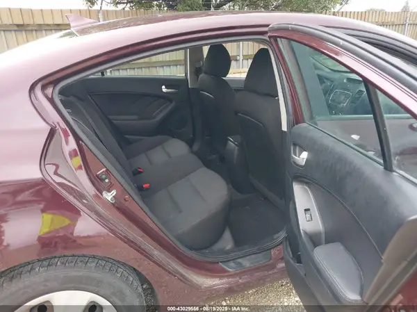 3KPFK4A76HE065803 2017 KIA FORTE - Image 8