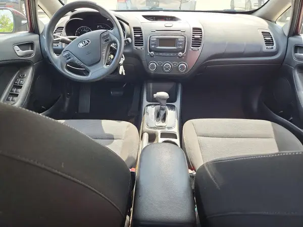 3KPFK4A76HE065994 2017 KIA FORTE - Image 8