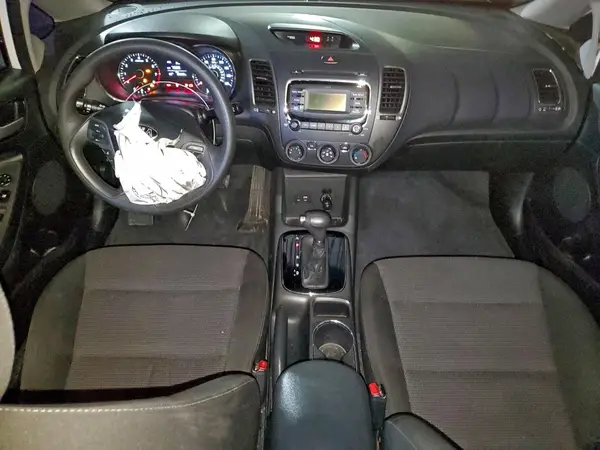 3KPFK4A76HE066272 2017 KIA FORTE - Image 8