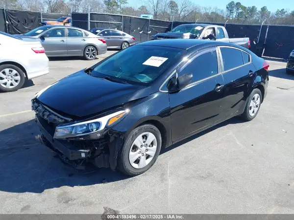 3KPFK4A76HE067664 2017 KIA FORTE - Image 2